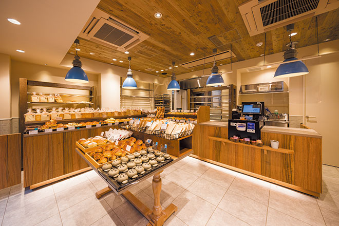 Food Retail Lighting: What Every Supermarket, Bakery, and Butcher Buyer Needs to Know A well-lit bakery with carefully chosen warm LED lighting that makes pastries look fresh and appetizing throughout the day