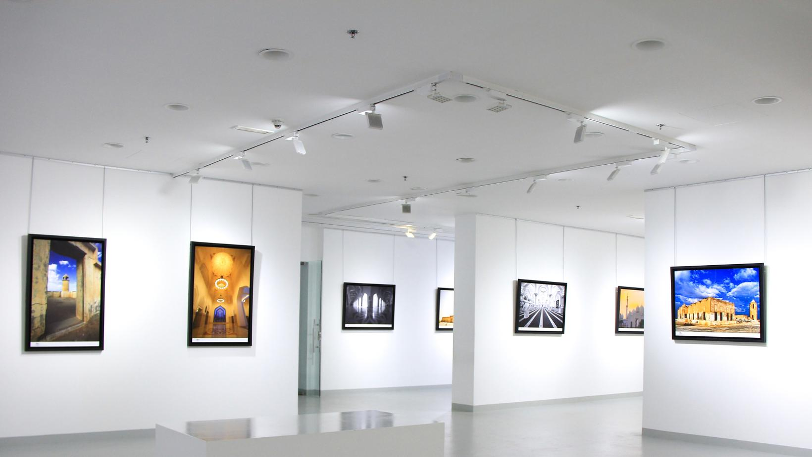 Museum & Gallery LED Lighting: Why Your Art Deserves Better Than a Ceiling Box Museum gallery interior with track lighting